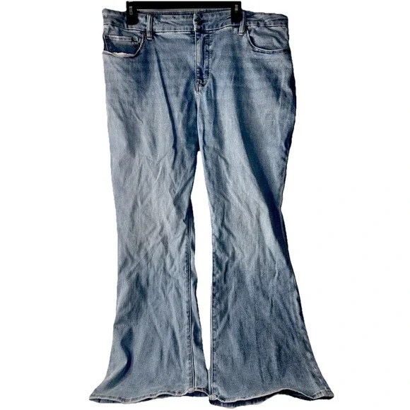 American Eagle women's Curvy High Rise Skinny Kick 20 Short like new. - Picture 7 of 15